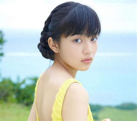 川口春奈 かわいい 彼女の魅力はどこから来るのか？