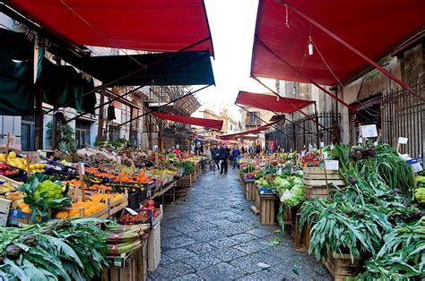  Il Mercato di Merkato: Un Labirinto Vibrante di Cultura e Storia!