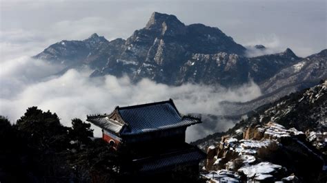 Il Monte Tai: Un gigante di roccia e spiritualità millenaria!