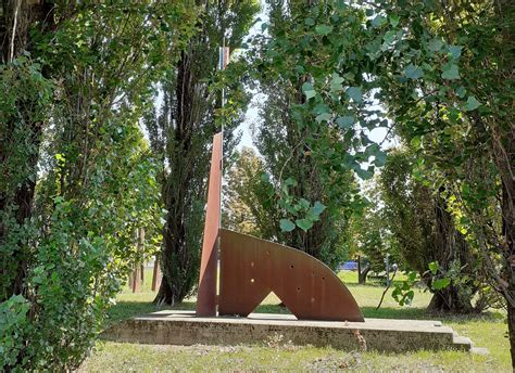  Il Parco della Scultura: Un Omaggio all'Arte Moderna e alle Bellezze Naturali!