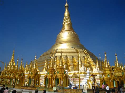  La Pagoda di Ciénan: Un Viaggio Spirituale tra Arte e Storia!