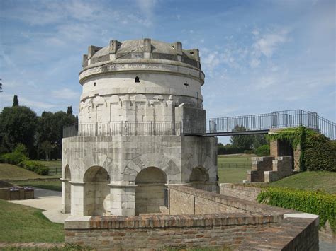   La Tomba di Liyuan: Un Mausoleo Imperiale Tra Leggenda e Storia!